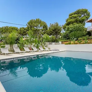 https://giovannina-n1.fr-provencehotel.com